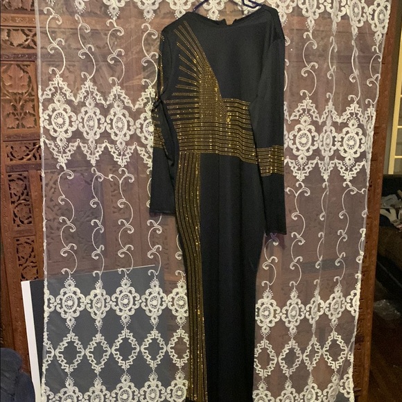 Elegant Black and Gold Women's Dress - Picture 8 of 8